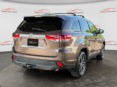 Used 2019 Toyota Highlander XLE AWD/4WD image 10
