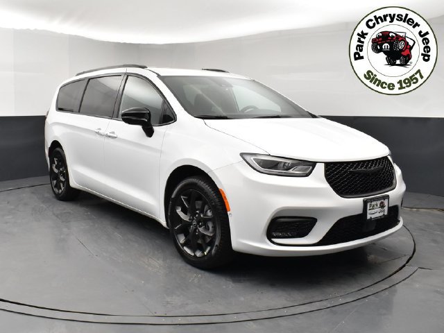 New 2026 Chrysler Pacifica Select w/ S Appearance Package AWD/4WD image 1