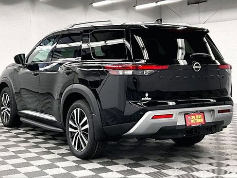 New 2025 Nissan Pathfinder Platinum image 3