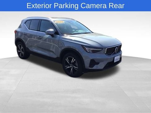 Used 2025 Volvo XC40 B5 Core image 9