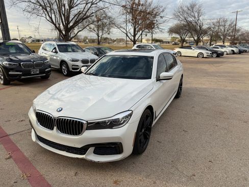 Used 2018 BMW 740i image 1
