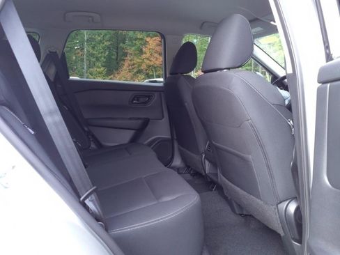 Used 2025 Nissan Rogue S image 7