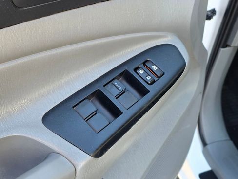 Used 2015 Toyota Tacoma PreRunner w/ SR5 Package RWD image 21