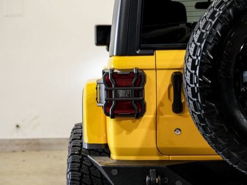 Used 2019 Jeep Wrangler Unlimited Rubicon w/ LED Lighting Group image 39