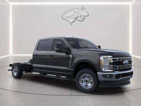 New 2026 Ford F350 XL w/ XL Chrome Package image 7