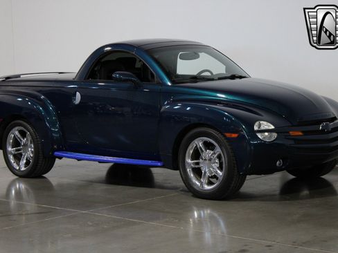 Used 2005 Chevrolet SSR w/ Preferred Equipment Group image 11