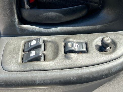 Used 2005 Chevrolet Venture LS w/ Easy Order Package FWD image 21