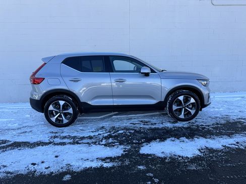 Used 2024 Volvo XC40 B5 Plus image 7