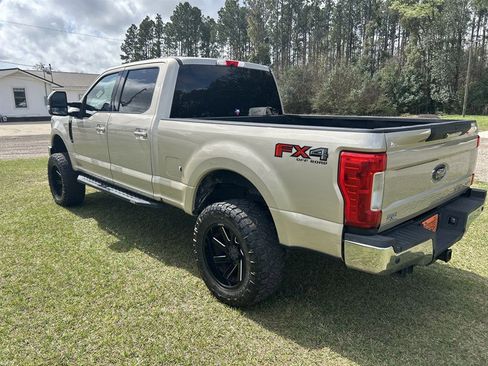 Used 2017 Ford F250 XLT w/ XLT Premium Package image 5