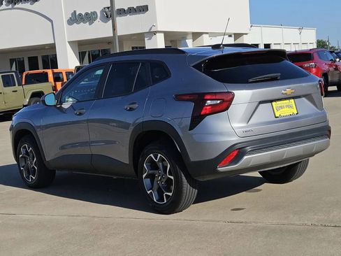 Used 2025 Chevrolet Trax LT image 6