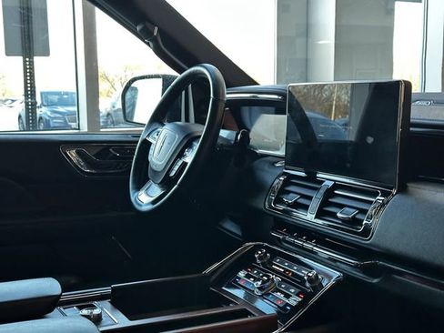 Certified 2022 Lincoln Navigator Reserve image 33
