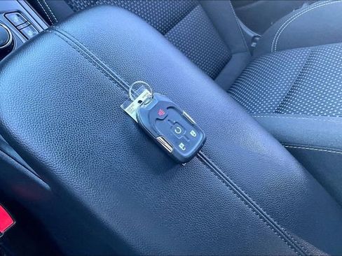 Used 2022 GMC Terrain SLE w/ Driver Convenience Package AWD/4WD image 9