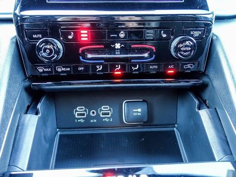 New 2025 Jeep Grand Cherokee Altitude image 17