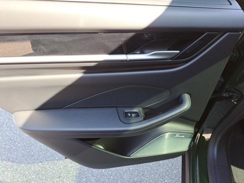 Certified 2025 Porsche Macan 4 Electric image 22