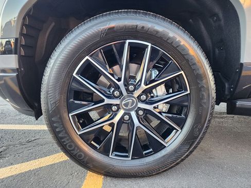 Used 2025 Lexus GX 550 w/ Accessory Package (2T) image 20