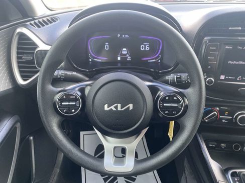Used 2025 Kia Soul LX w/ LX Technology Package FWD image 15