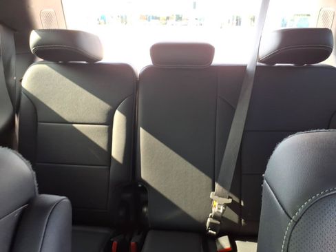 Used 2026 Chevrolet Traverse LT FWD image 15