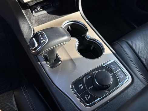 Used 2014 Jeep Grand Cherokee Overland w/ Advanced Technology Group AWD/4WD image 19