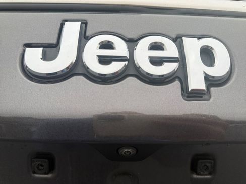 Used 2024 Jeep Compass Limited image 17