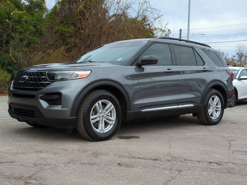 Used 2021 Ford Explorer XLT image 1