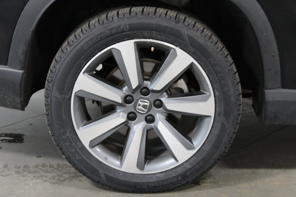 Used 2023 Honda Pilot Touring image 16