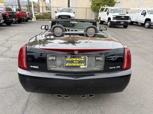 Used 2006 Cadillac XLR RWD image 13