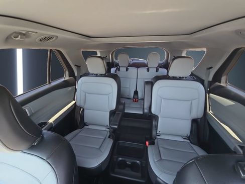 Used 2021 Ford Explorer XLT w/ Equipment Group 202A AWD/4WD image 13