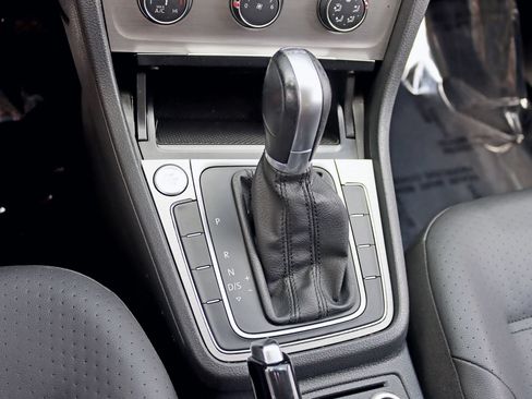Used 2015 Volkswagen Golf TDI SE FWD image 25