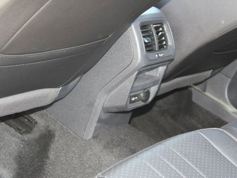 Used 2023 Volkswagen Tiguan SE R-Line FWD image 33