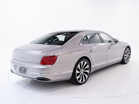 New 2026 Bentley Flying Spur Azure image 5