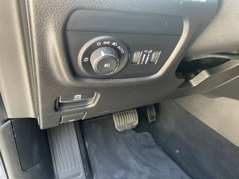 Used 2023 Jeep Grand Cherokee L Limited AWD/4WD image 29