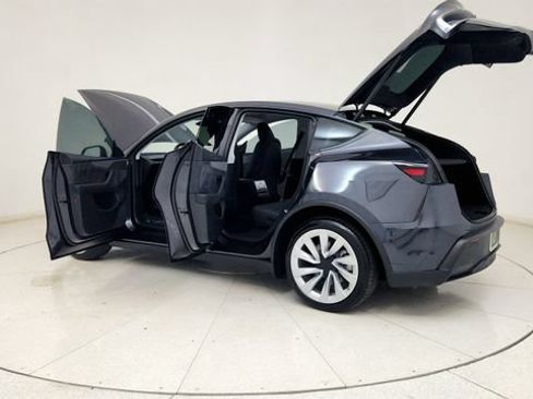 Used 2026 Tesla Model Y Long Range RWD image 17