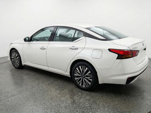 Used 2025 Nissan Altima 2.5 SV FWD image 6