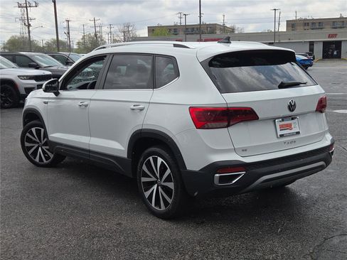 Used 2024 Volkswagen Taos SE FWD image 15