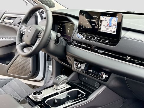 New 2026 Mitsubishi Outlander SE FWD image 5