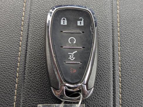 Used 2023 Chevrolet Traverse LT FWD image 41