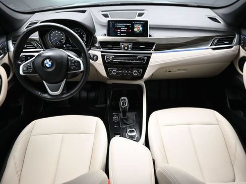 Used 2022 BMW X1 sDrive28i w/ Premium Package FWD image 11