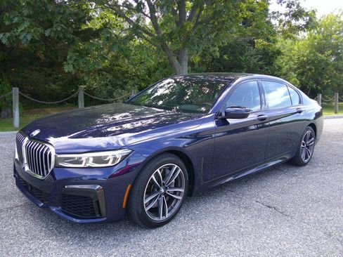 Used 2021 BMW 750i xDrive w/ Luxury Rear Seating Package AWD/4WD image 2
