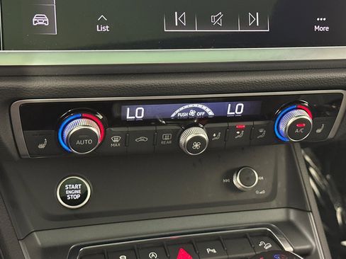 Used 2025 Audi Q3 2.0T Premium image 19