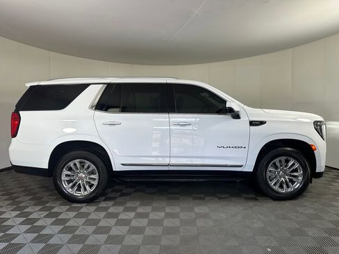 Used 2024 GMC Yukon SLT w/ SLT Luxury Package image 6