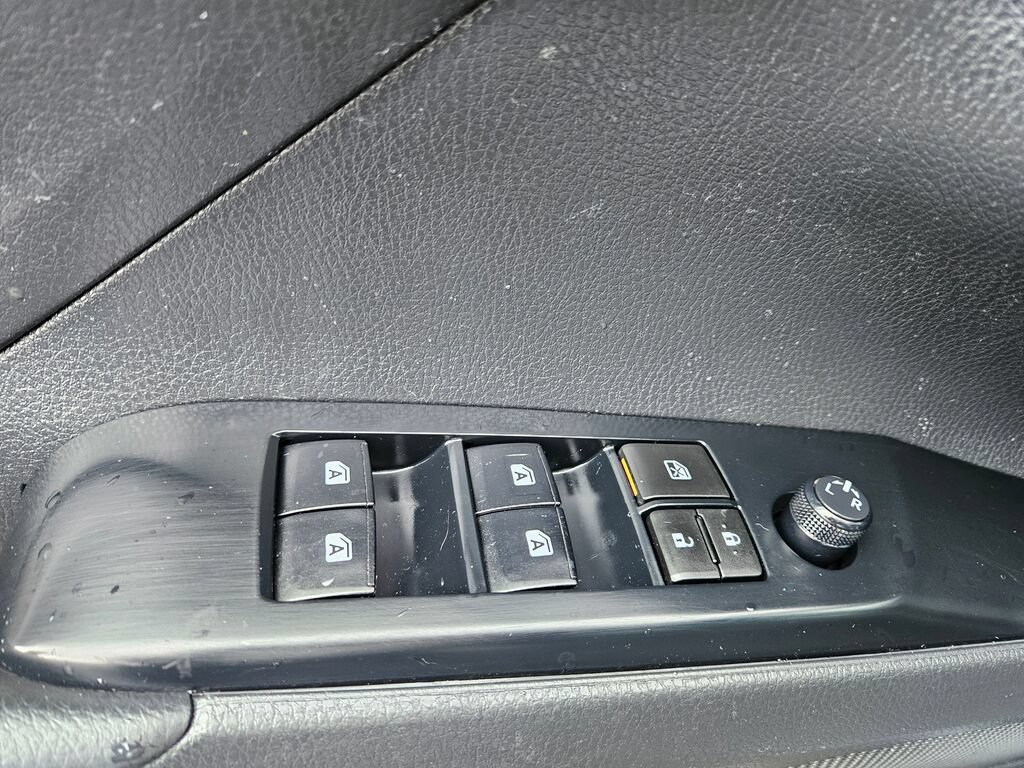 Used 2018 Toyota Camry SE FWD image 17