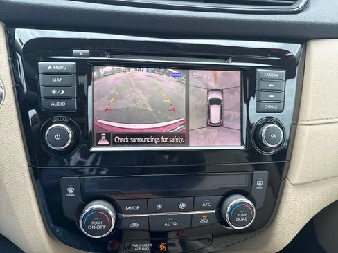 Used 2018 Nissan Rogue SV w/ Sun & Sound Touring Package AWD/4WD image 33
