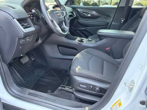 Used 2023 GMC Terrain SLE w/ Driver Convenience Package FWD image 9