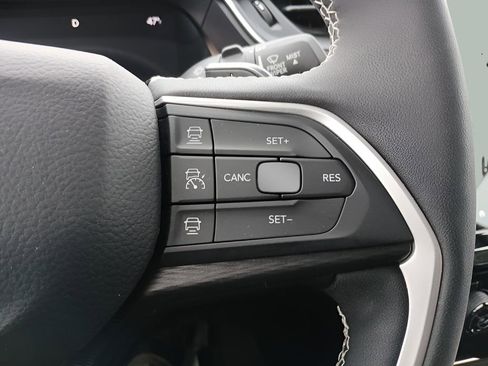 Used 2023 Jeep Grand Cherokee L Laredo w/ Luxury Tech Group I image 20