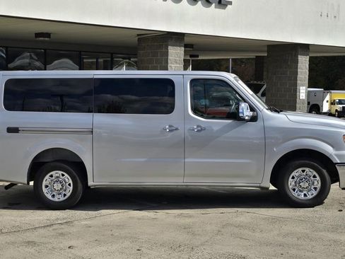 Used 2020 Nissan NV 3500 SV image 3