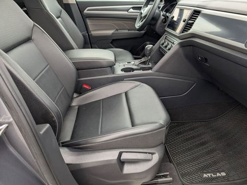 Used 2021 Volkswagen Atlas SE image 44