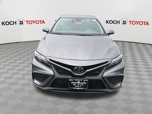 Used 2023 Toyota Camry SE image 2