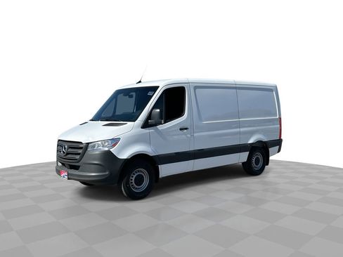 Used 2025 Mercedes-Benz Sprinter 2500 image 4