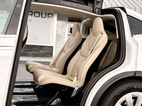 Used 2016 Tesla Model X 90D image 19