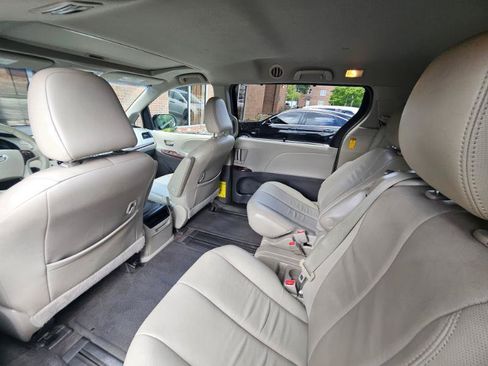 Used 2014 Toyota Sienna XLE FWD image 72